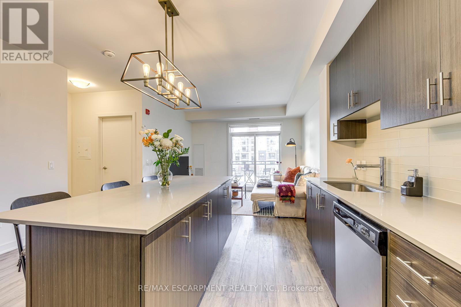 303 - 320 Plains Road E, Burlington, Ontario  L7T 0C1 - Photo 13 - W12936956