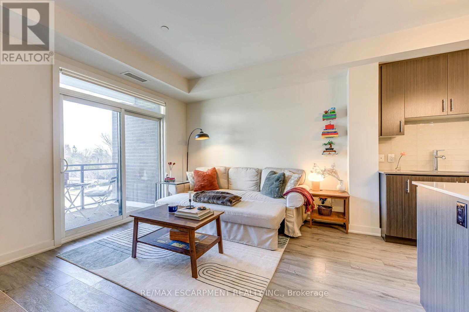 303 - 320 Plains Road E, Burlington, Ontario  L7T 0C1 - Photo 17 - W12936956