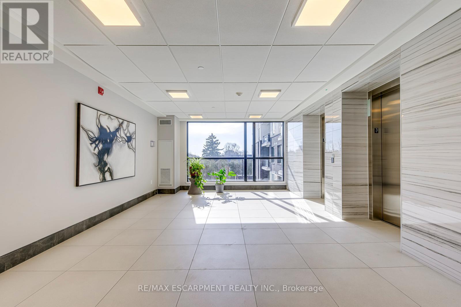 303 - 320 Plains Road E, Burlington, Ontario  L7T 0C1 - Photo 7 - W12936956