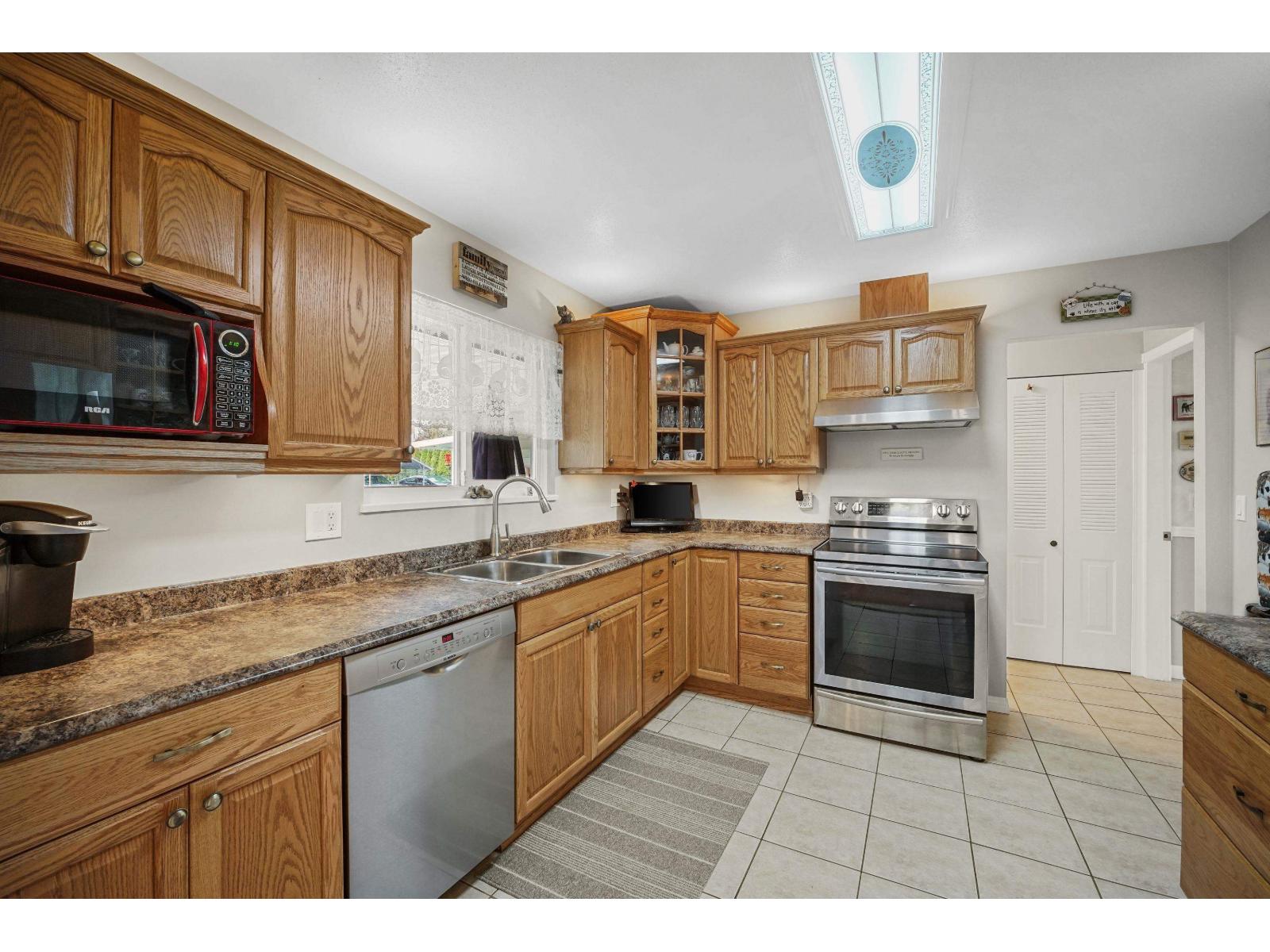 24322 46a Avenue, Langley, British Columbia  V2Z 2M3 - Photo 11 - R3104364