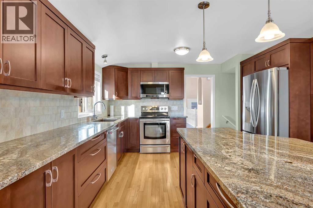 40 Cedargrove Way SW, Calgary, Alberta  T2W 4V1 - Photo 14 - A2292650