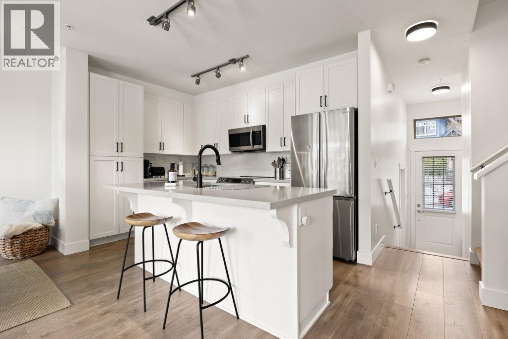 102 300 Panorama Place, Port Moody, British Columbia  V3H 5H5 - Photo 4 - R3104819