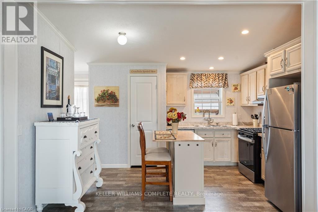 22 Copper Beech Drive, Haldimand, Ontario  N0A 1L0 - Photo 6 - X12936792