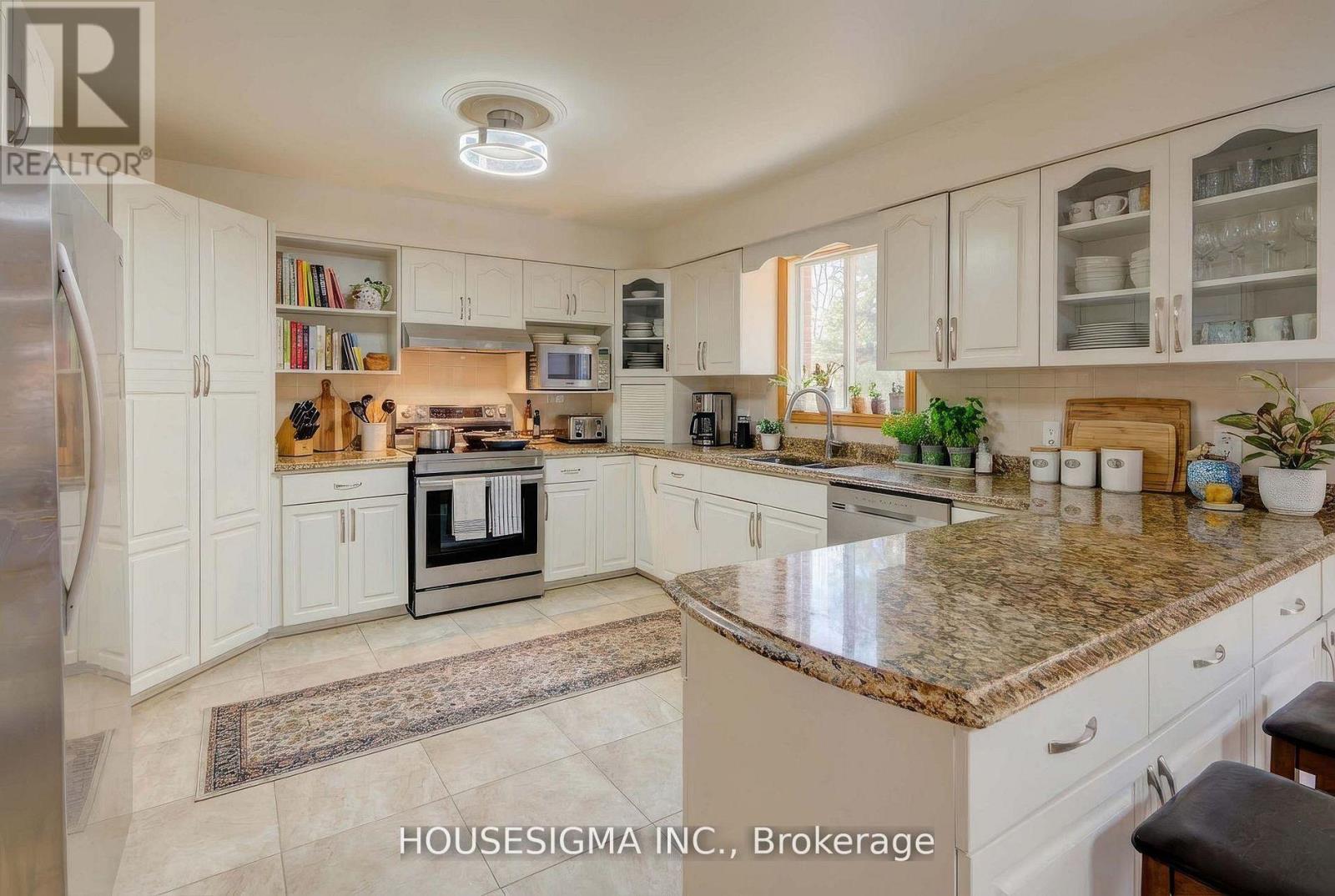 542 Rankin Crescent, Kingston, Ontario  K7M 7L4 - Photo 8 - X12936832