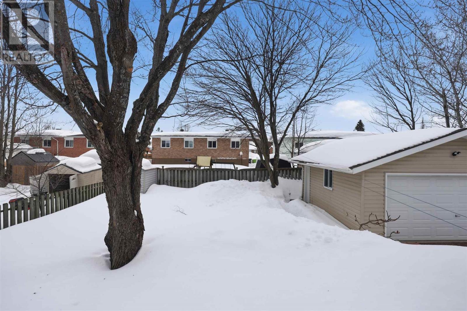 145 Sutton Pl, Sault Ste. Marie, Ontario  P6A 6A8 - Photo 2 - SM260559