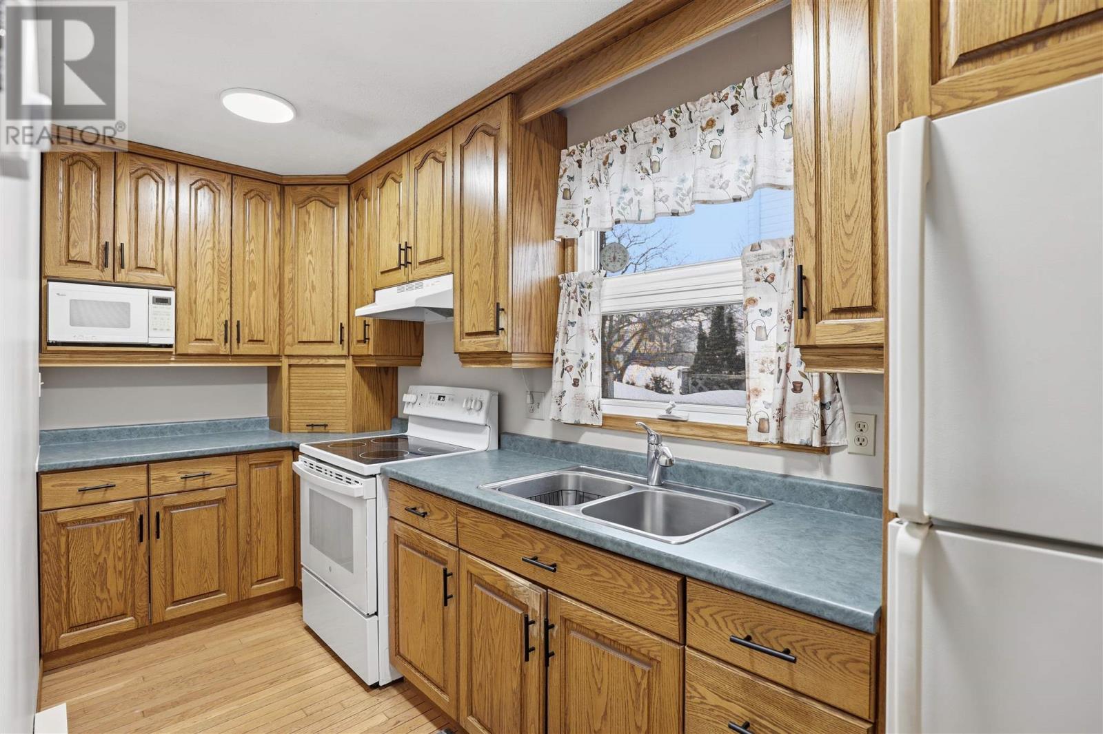 145 Sutton Pl, Sault Ste. Marie, Ontario  P6A 6A8 - Photo 10 - SM260559