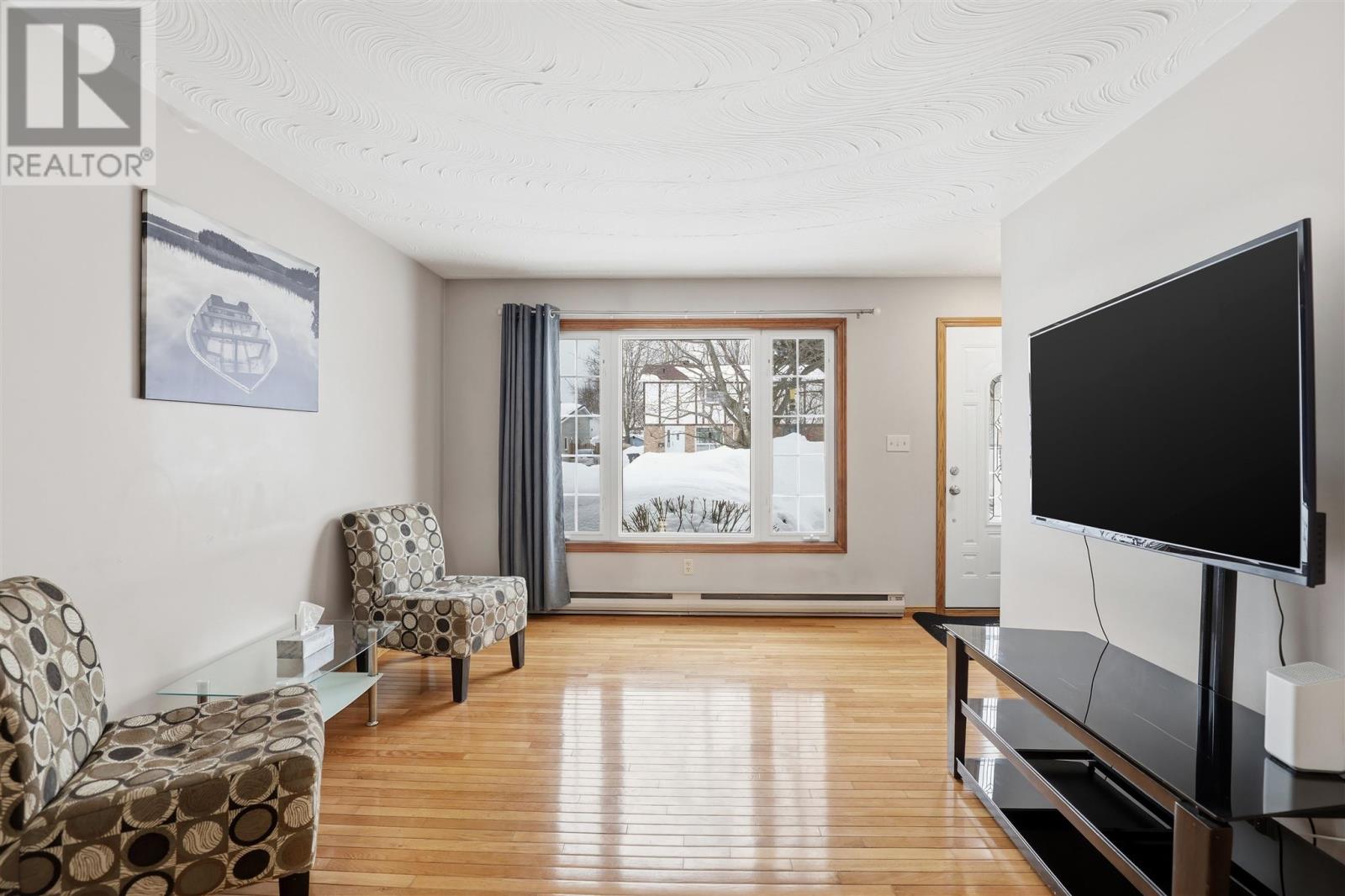 145 Sutton Pl, Sault Ste. Marie, Ontario  P6A 6A8 - Photo 4 - SM260559