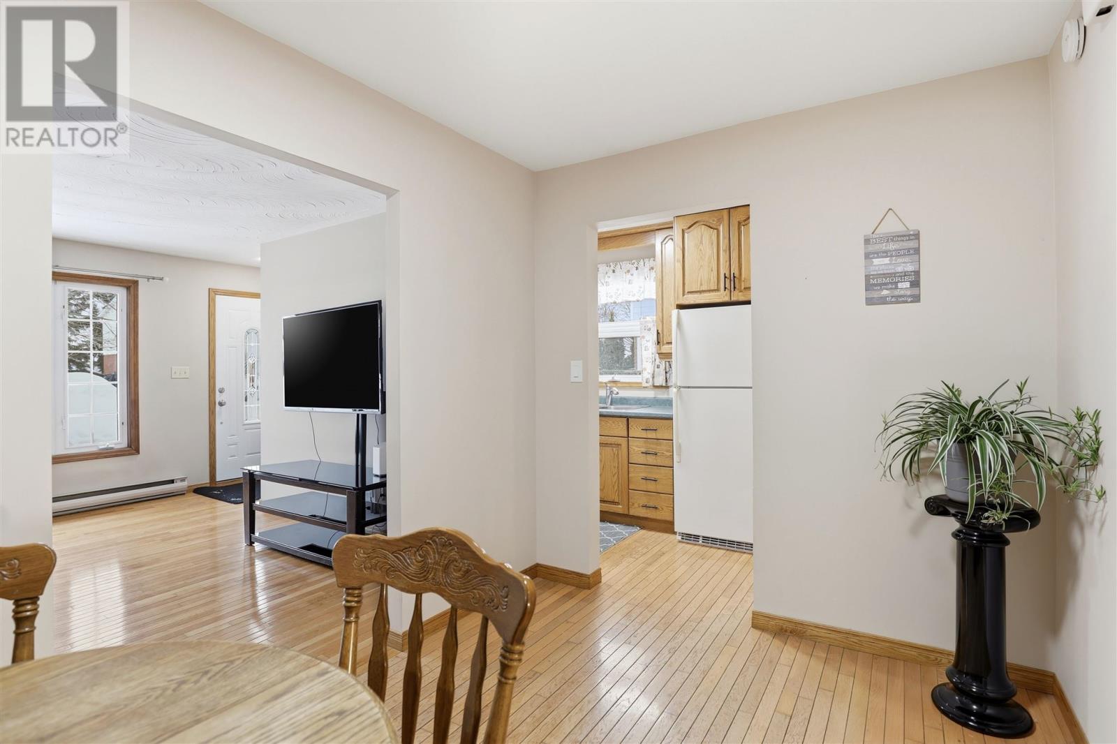 145 Sutton Pl, Sault Ste. Marie, Ontario  P6A 6A8 - Photo 7 - SM260559