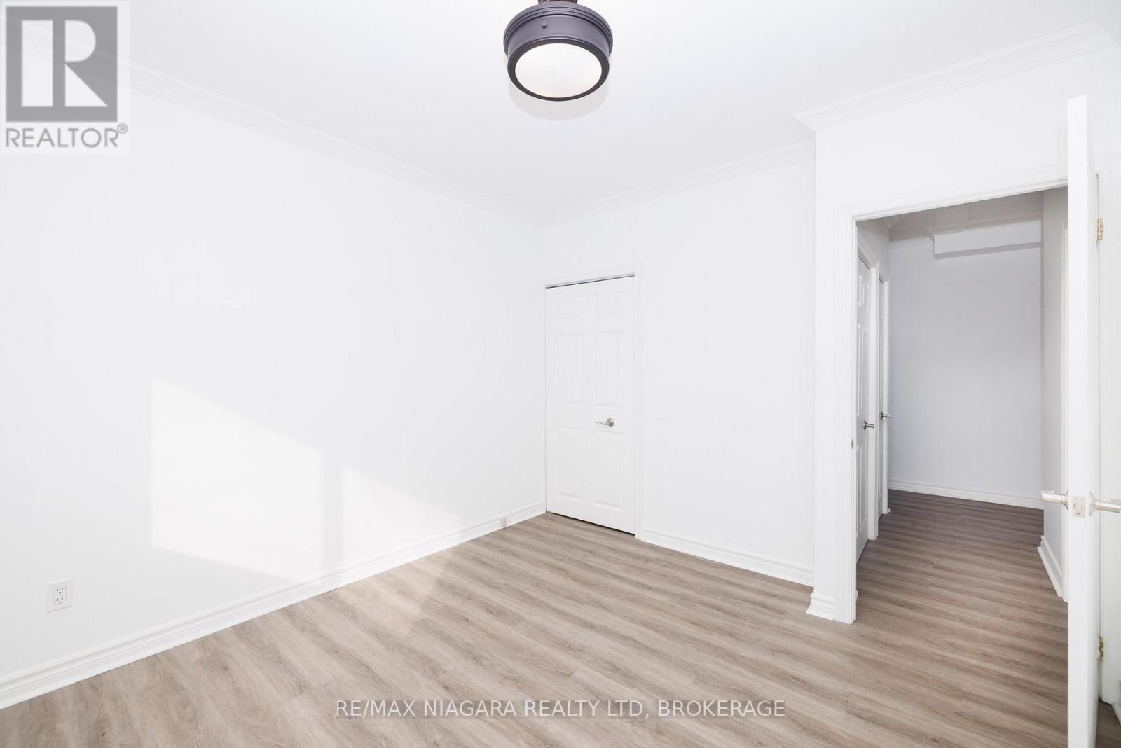 404 - 14 Norris Place, St. Catharines, Ontario  L2R 2W8 - Photo 21 - X12936758