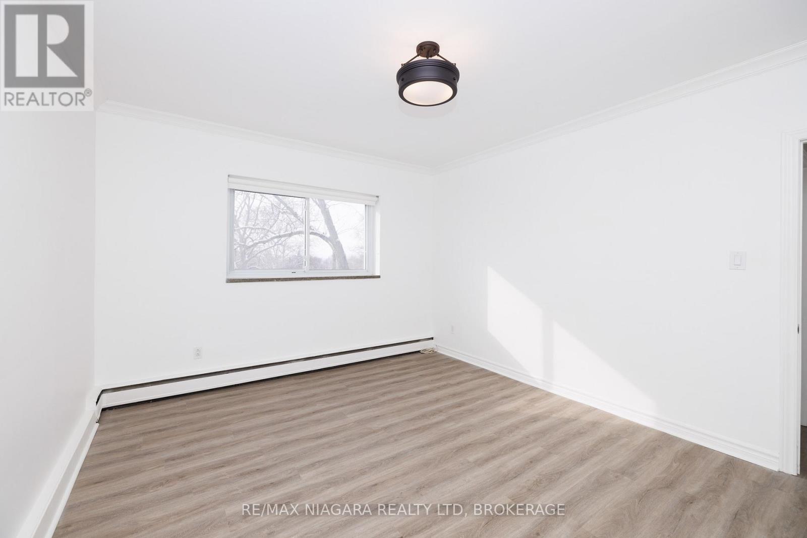 404 - 14 Norris Place, St. Catharines, Ontario  L2R 2W8 - Photo 17 - X12936758