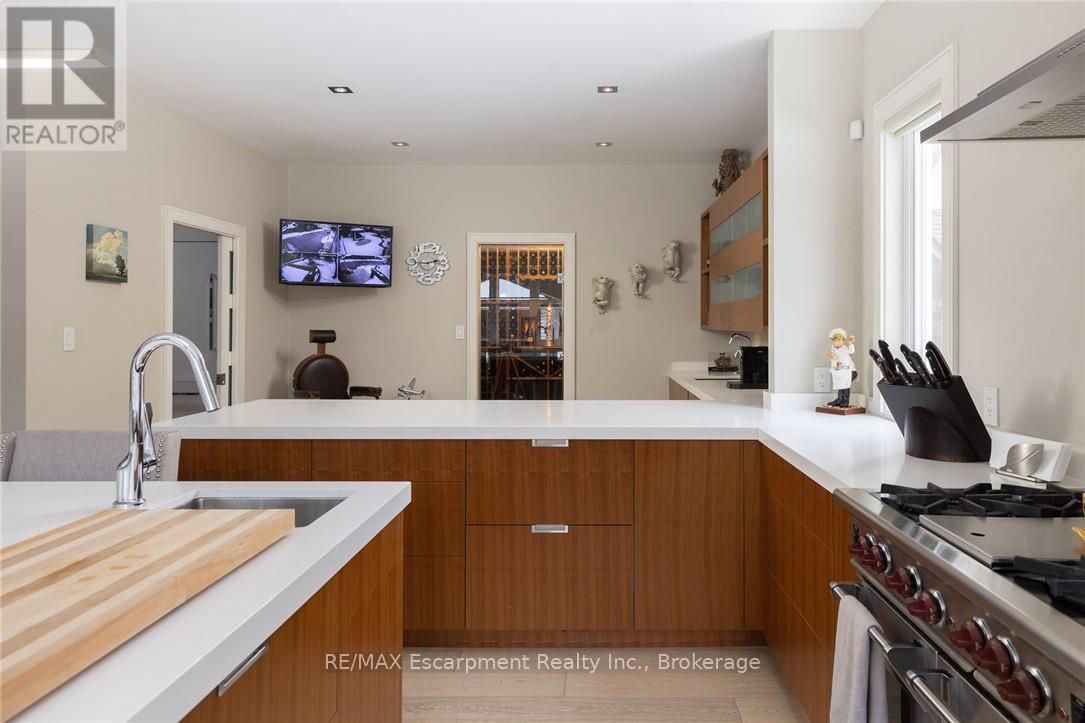 287 Macdonald Road, Oakville, Ontario  L6J 2A6 - Photo 12 - W12937046