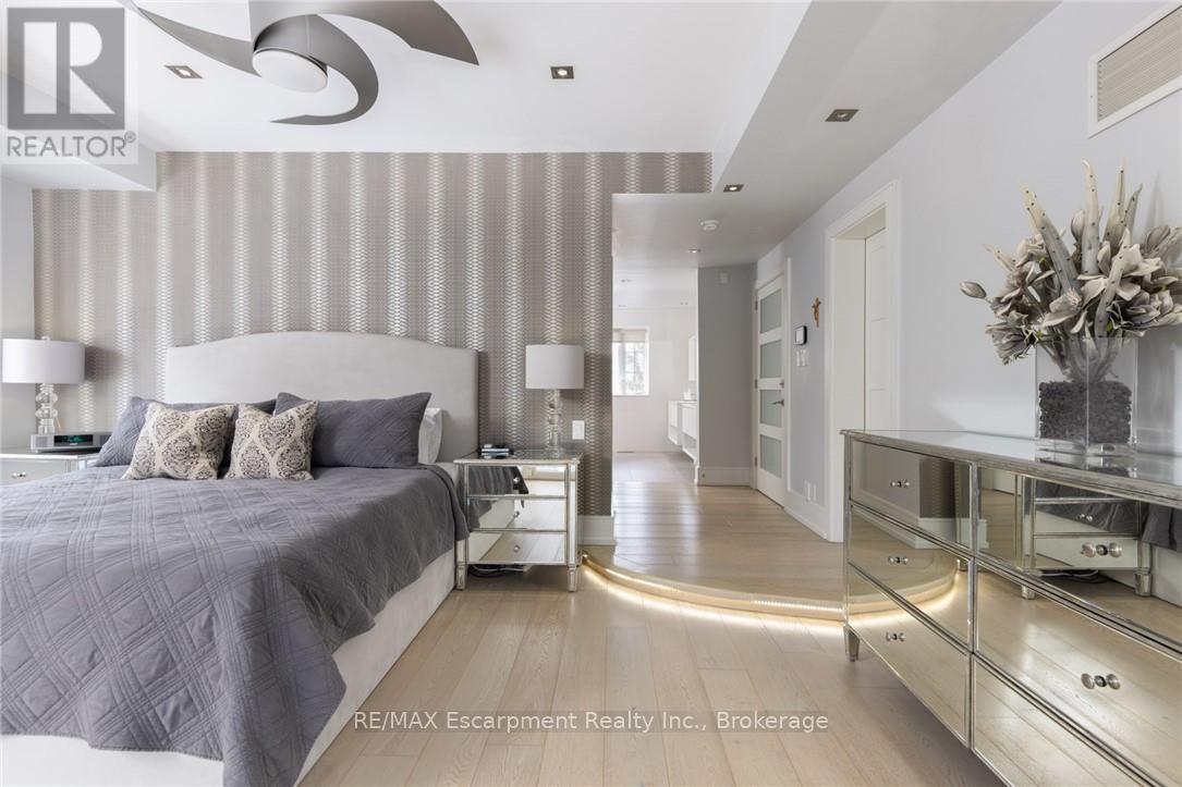 287 Macdonald Road, Oakville, Ontario  L6J 2A6 - Photo 24 - W12937046