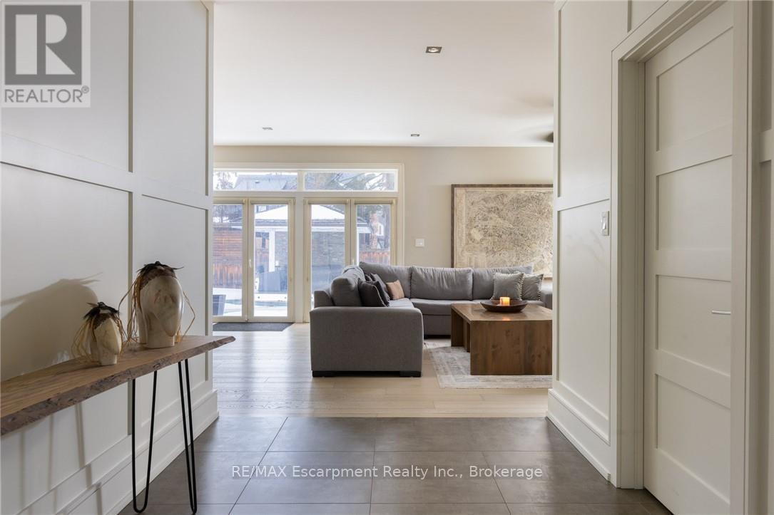 287 Macdonald Road, Oakville, Ontario  L6J 2A6 - Photo 7 - W12937046