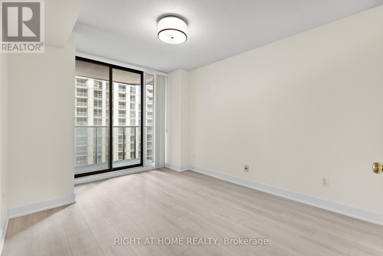 1103 - 750 Bay Street, Toronto, Ontario  M5G 1N6 - Photo 11 - C12933978