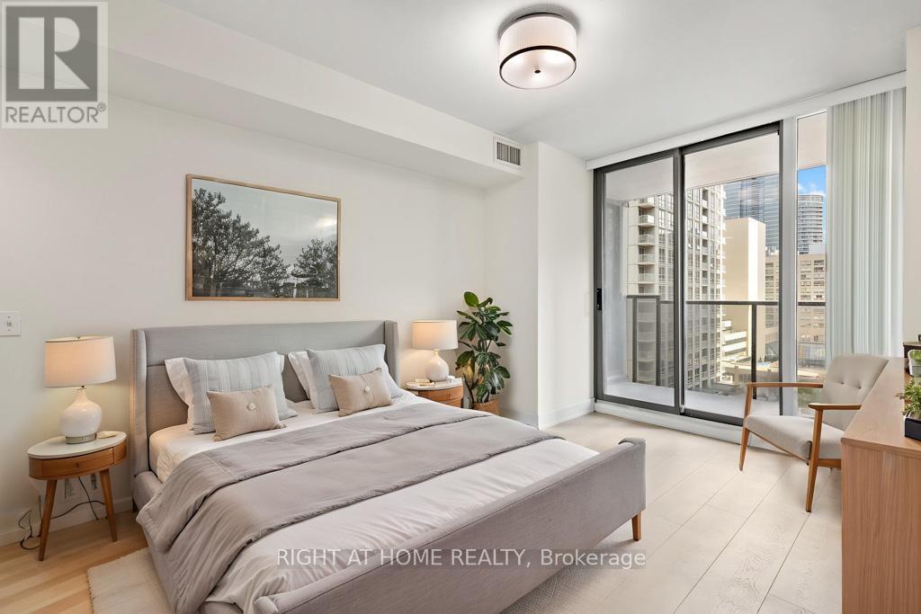 1103 - 750 Bay Street, Toronto, Ontario  M5G 1N6 - Photo 12 - C12933978