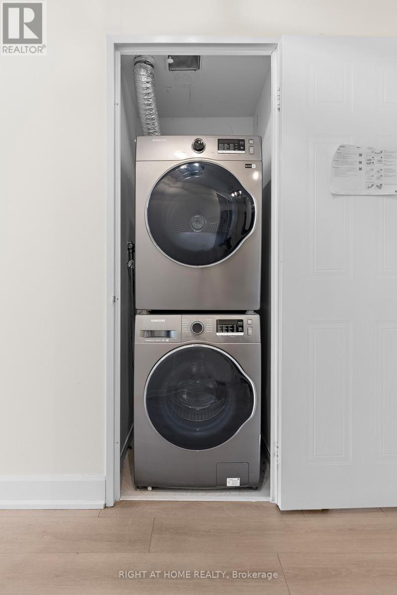 1103 - 750 Bay Street, Toronto, Ontario  M5G 1N6 - Photo 17 - C12933978