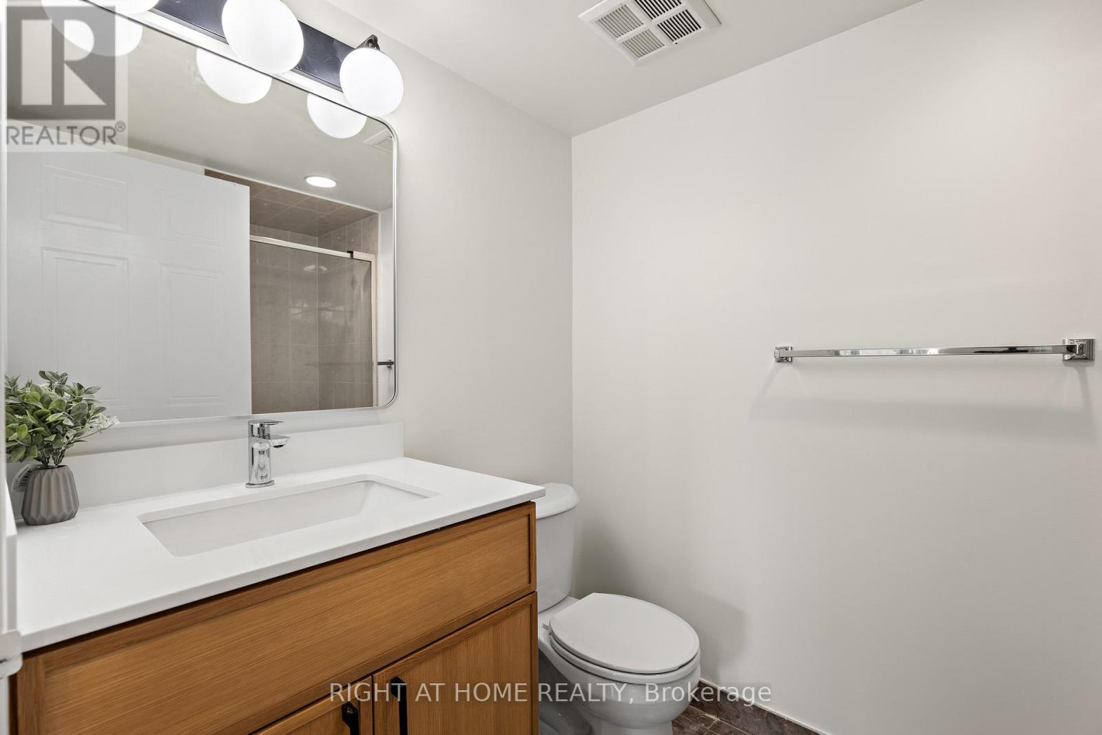 1103 - 750 Bay Street, Toronto, Ontario  M5G 1N6 - Photo 15 - C12933978