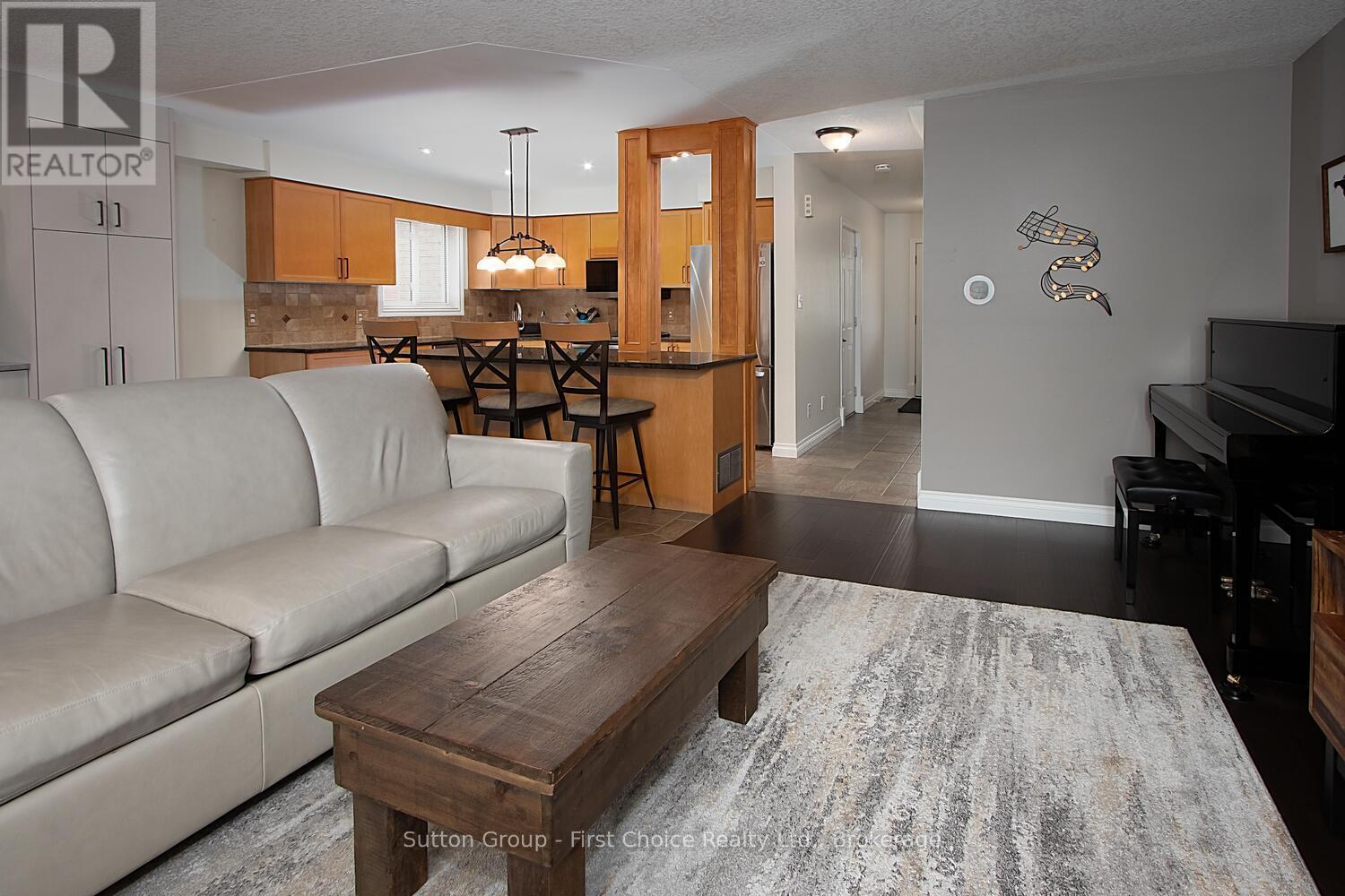 293 Huck Crescent, Kitchener, Ontario  N2N 3M8 - Photo 11 - X12936968