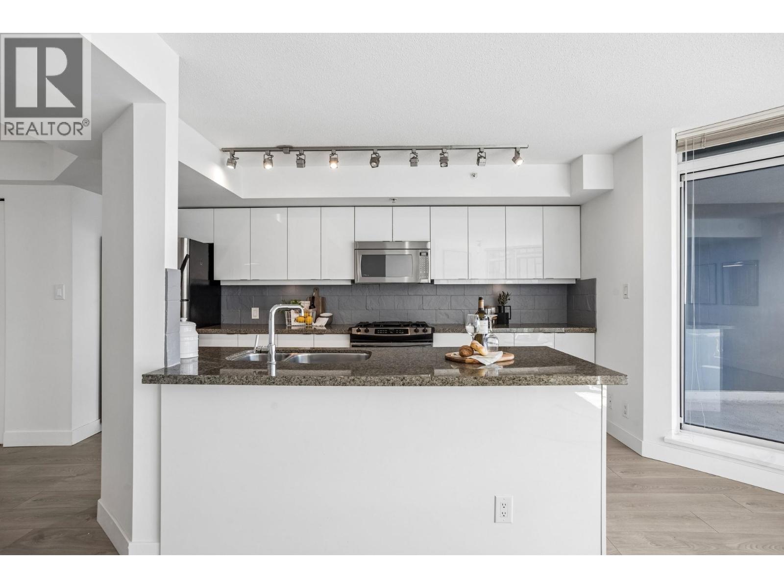 1805 6068 No. 3 Road, Richmond, British Columbia  V6Y 4M7 - Photo 14 - R3104856