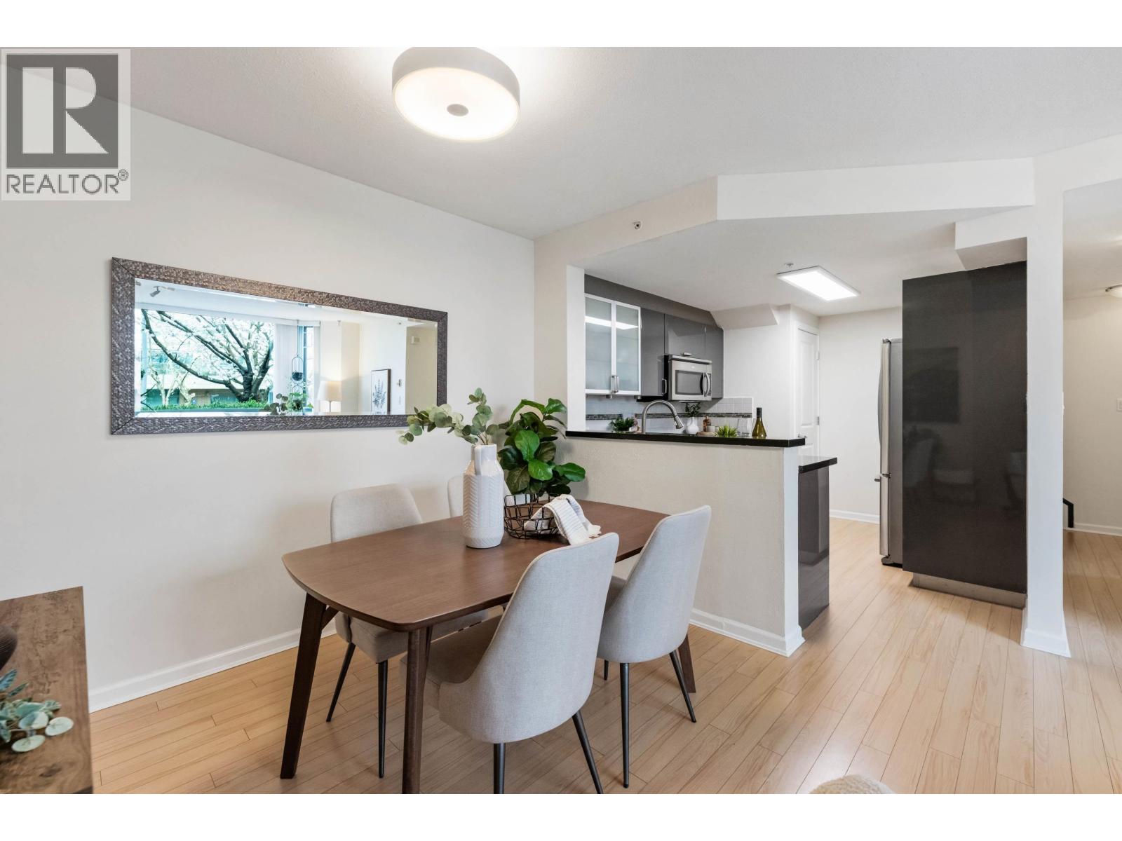 Th4 1889 Rosser Avenue, Burnaby, British Columbia  V5C 6R4 - Photo 11 - R3104908