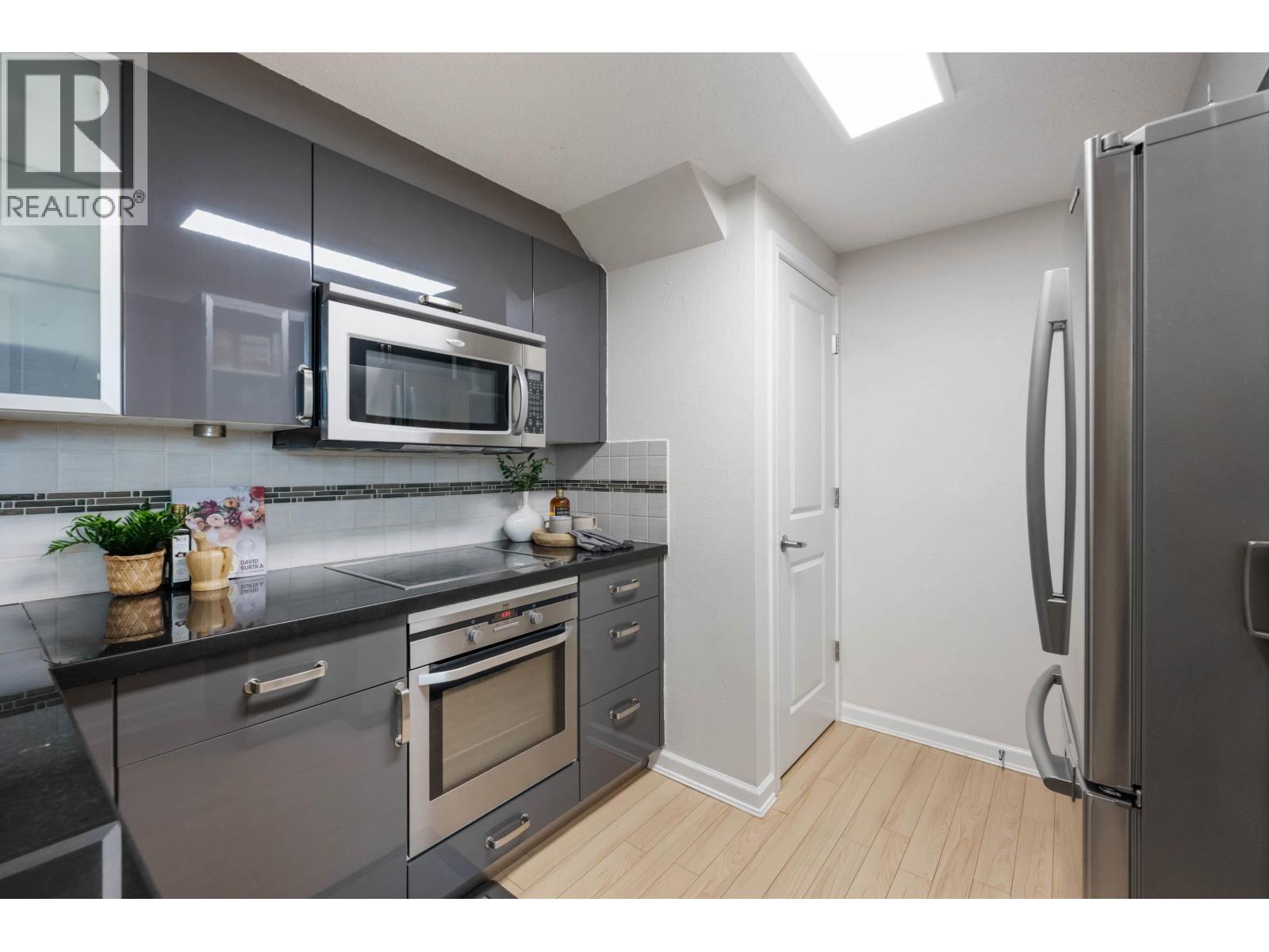 Th4 1889 Rosser Avenue, Burnaby, British Columbia  V5C 6R4 - Photo 13 - R3104908