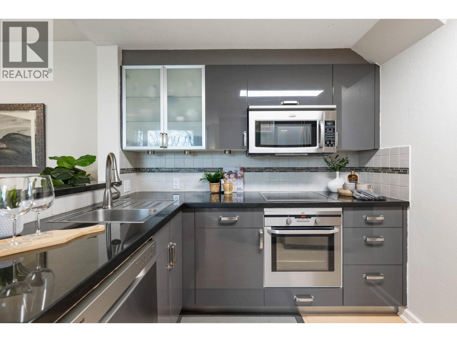 Th4 1889 Rosser Avenue, Burnaby, British Columbia  V5C 6R4 - Photo 14 - R3104908