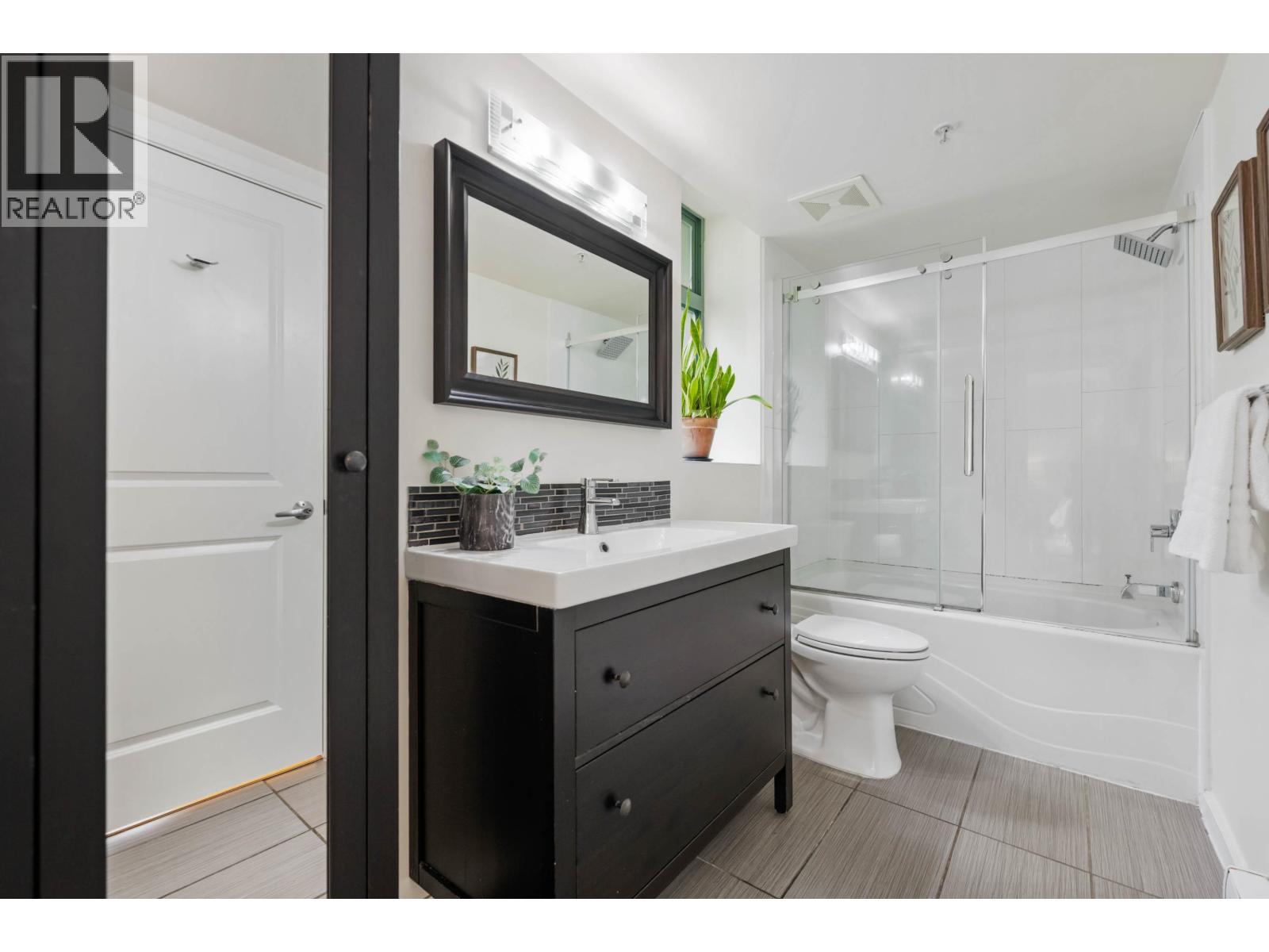 Th4 1889 Rosser Avenue, Burnaby, British Columbia  V5C 6R4 - Photo 22 - R3104908