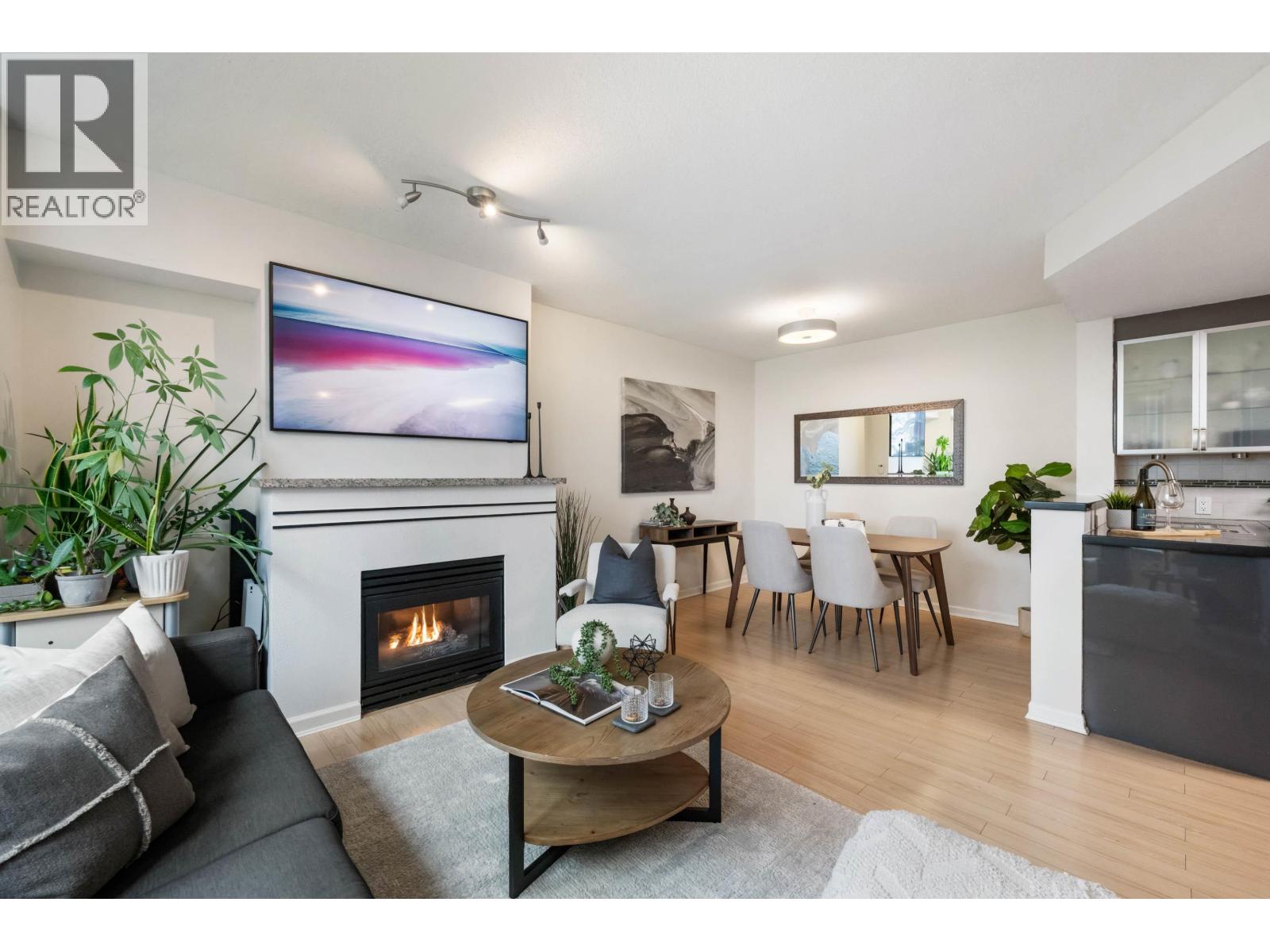 Th4 1889 Rosser Avenue, Burnaby, British Columbia  V5C 6R4 - Photo 8 - R3104908