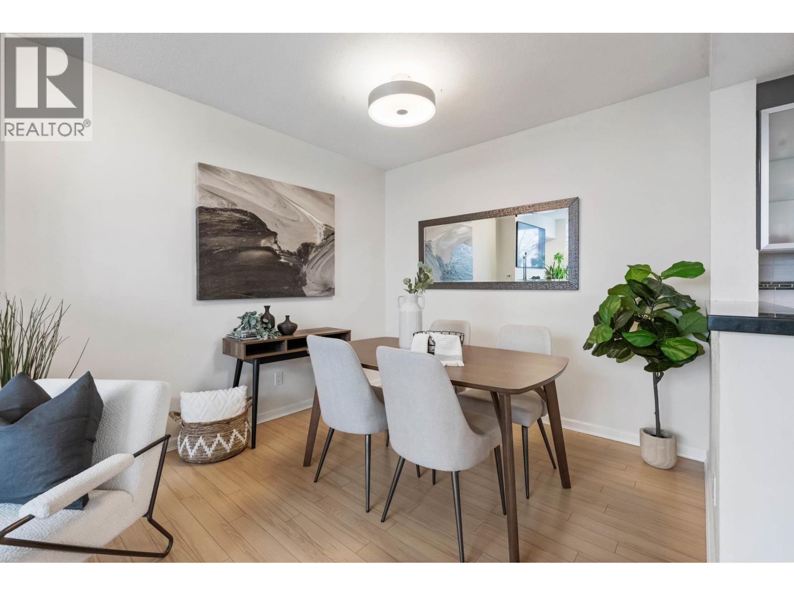 Th4 1889 Rosser Avenue, Burnaby, British Columbia  V5C 6R4 - Photo 9 - R3104908