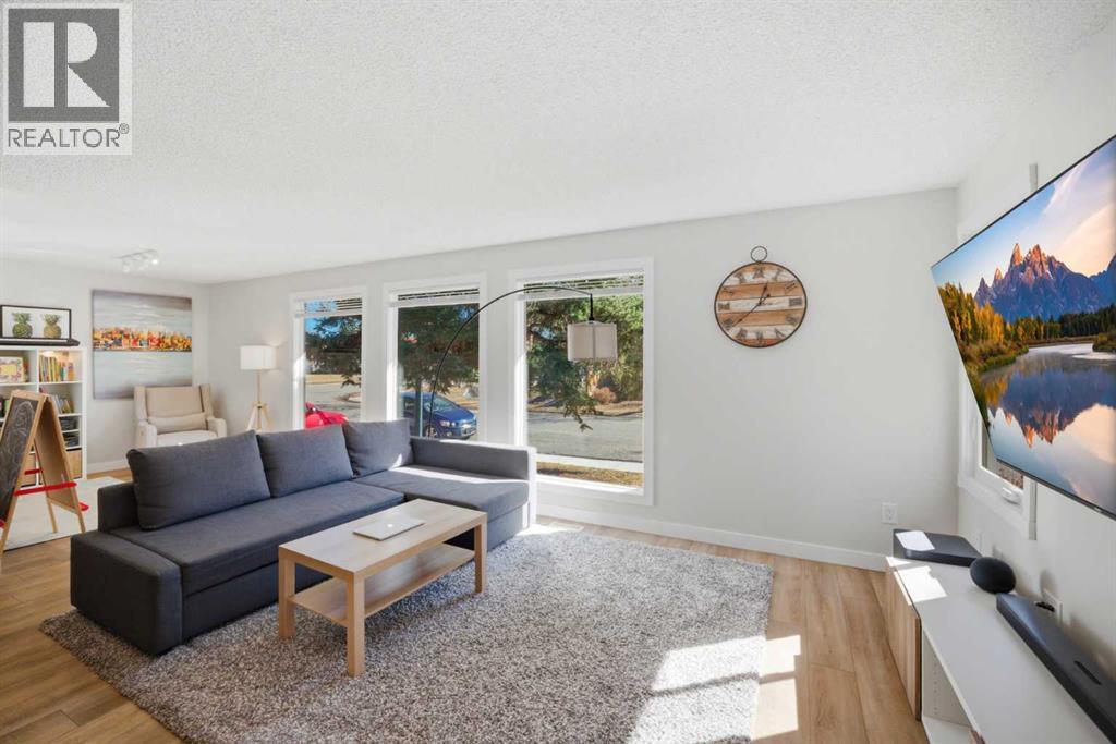 107 Wood Oak Way SW, Calgary, Alberta  T2W 3R3 - Photo 5 - A2295026