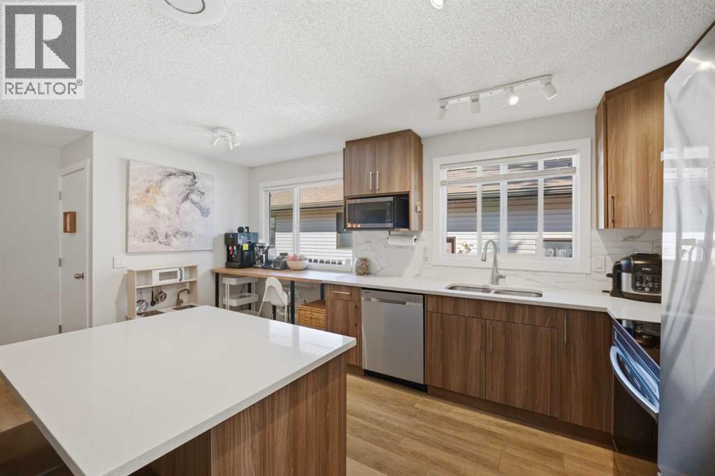 107 Wood Oak Way SW, Calgary, Alberta  T2W 3R3 - Photo 12 - A2295026