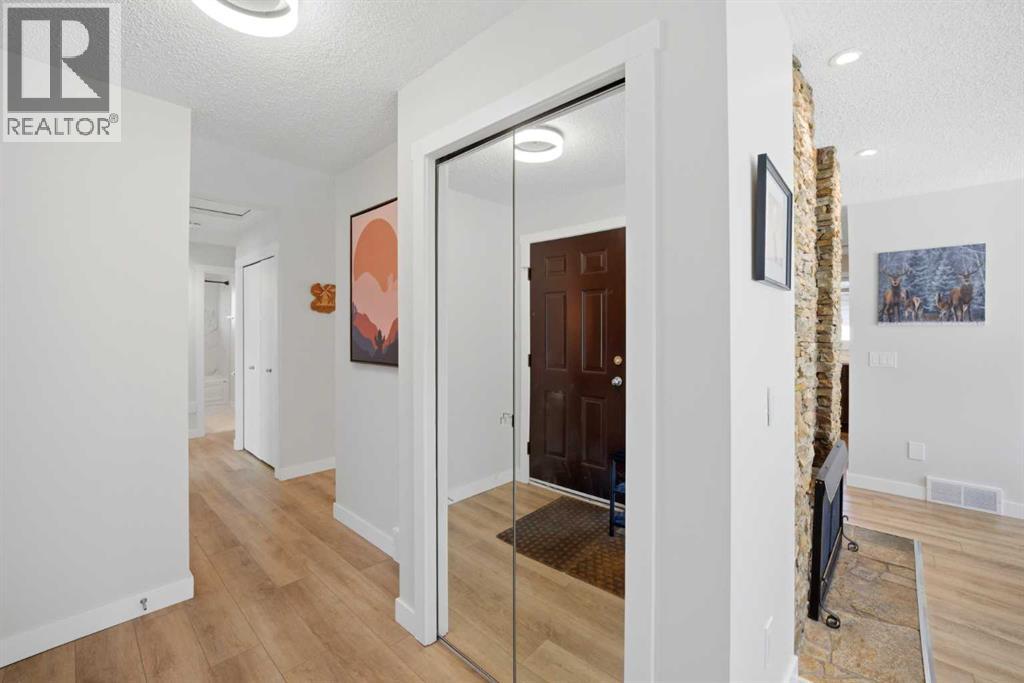 107 Wood Oak Way SW, Calgary, Alberta  T2W 3R3 - Photo 4 - A2295026