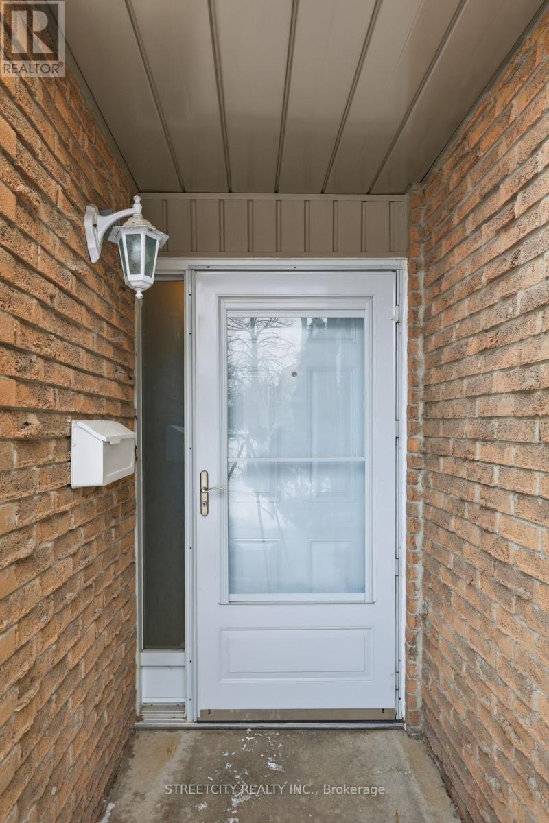 118 - 159 Sandringham Crescent, London South, Ontario  N6C 5A9 - Photo 1 - X12936972