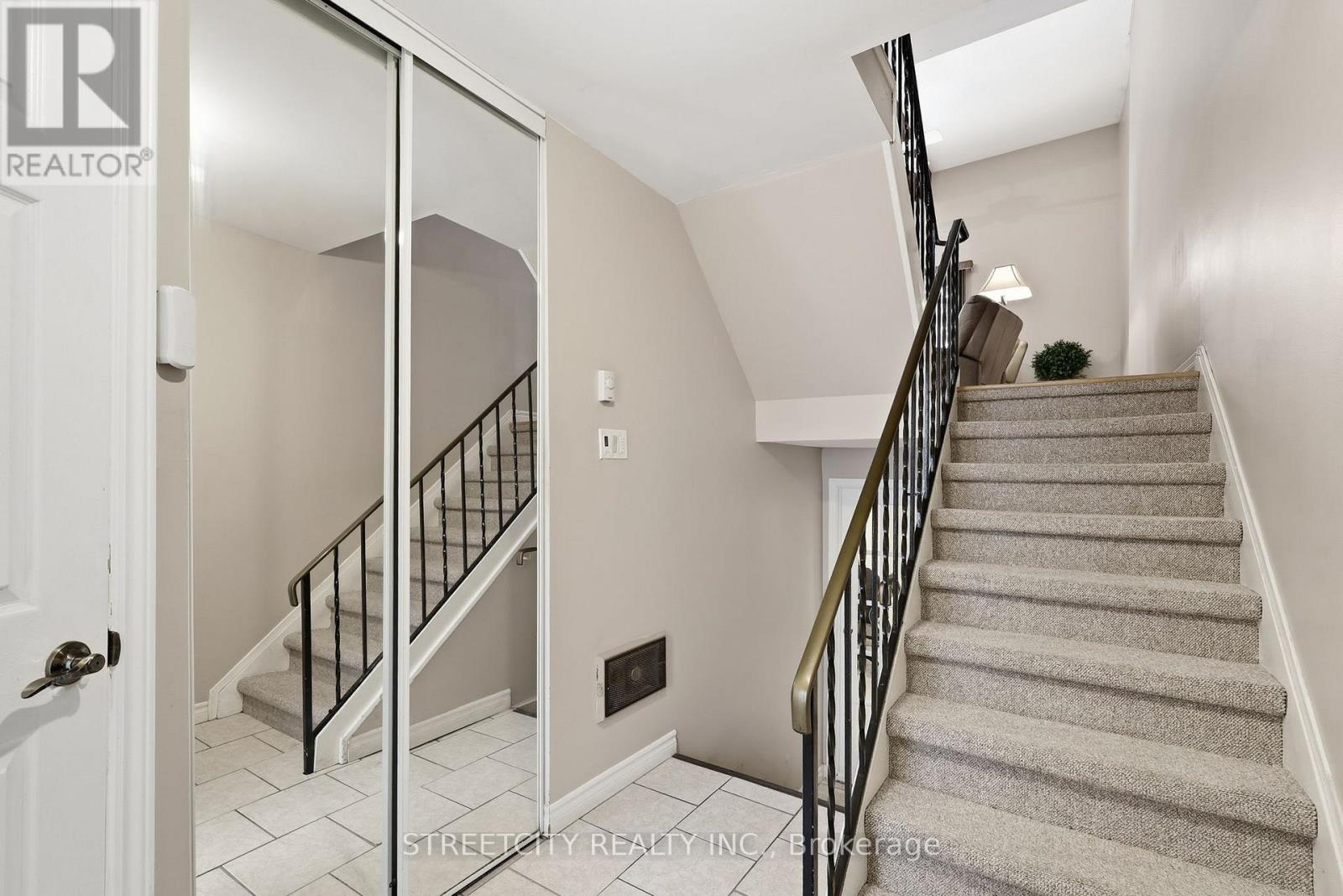 118 - 159 Sandringham Crescent, London South, Ontario  N6C 5A9 - Photo 2 - X12936972