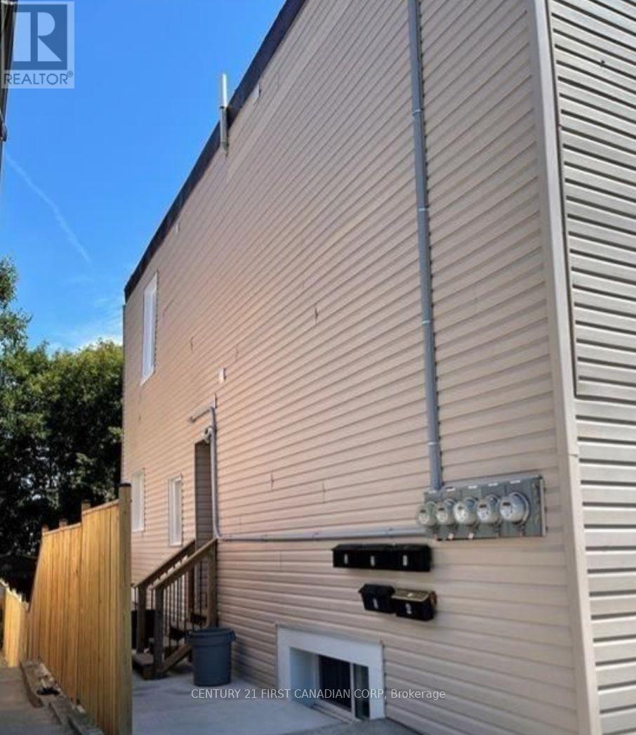 20 Adelaide Street S, London South, Ontario  N5Z 3J8 - Photo 3 - X12936974