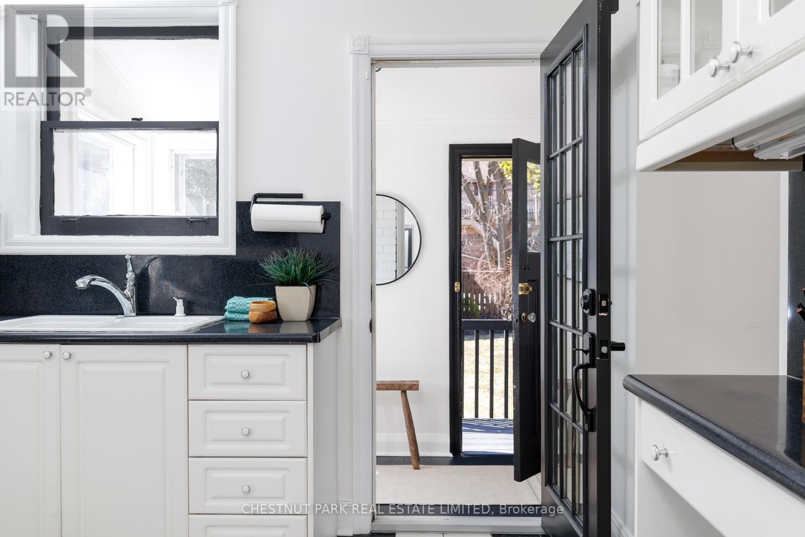 264 Oriole Parkway, Toronto, Ontario  M5P 2H3 - Photo 18 - C12936998