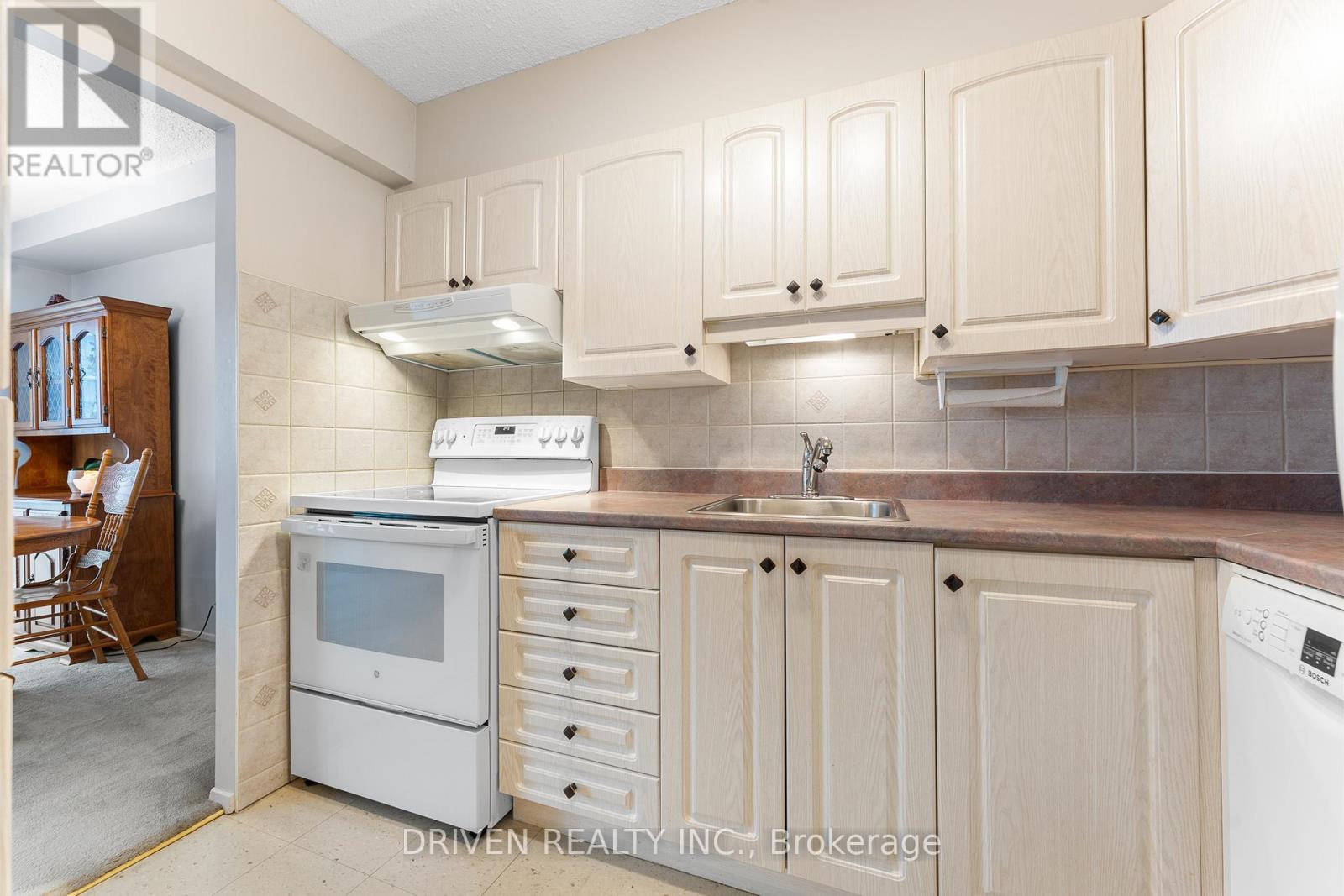 404 - 158 A Mcarthur Avenue, Ottawa, Ontario  K1L 7E7 - Photo 6 - X12936964