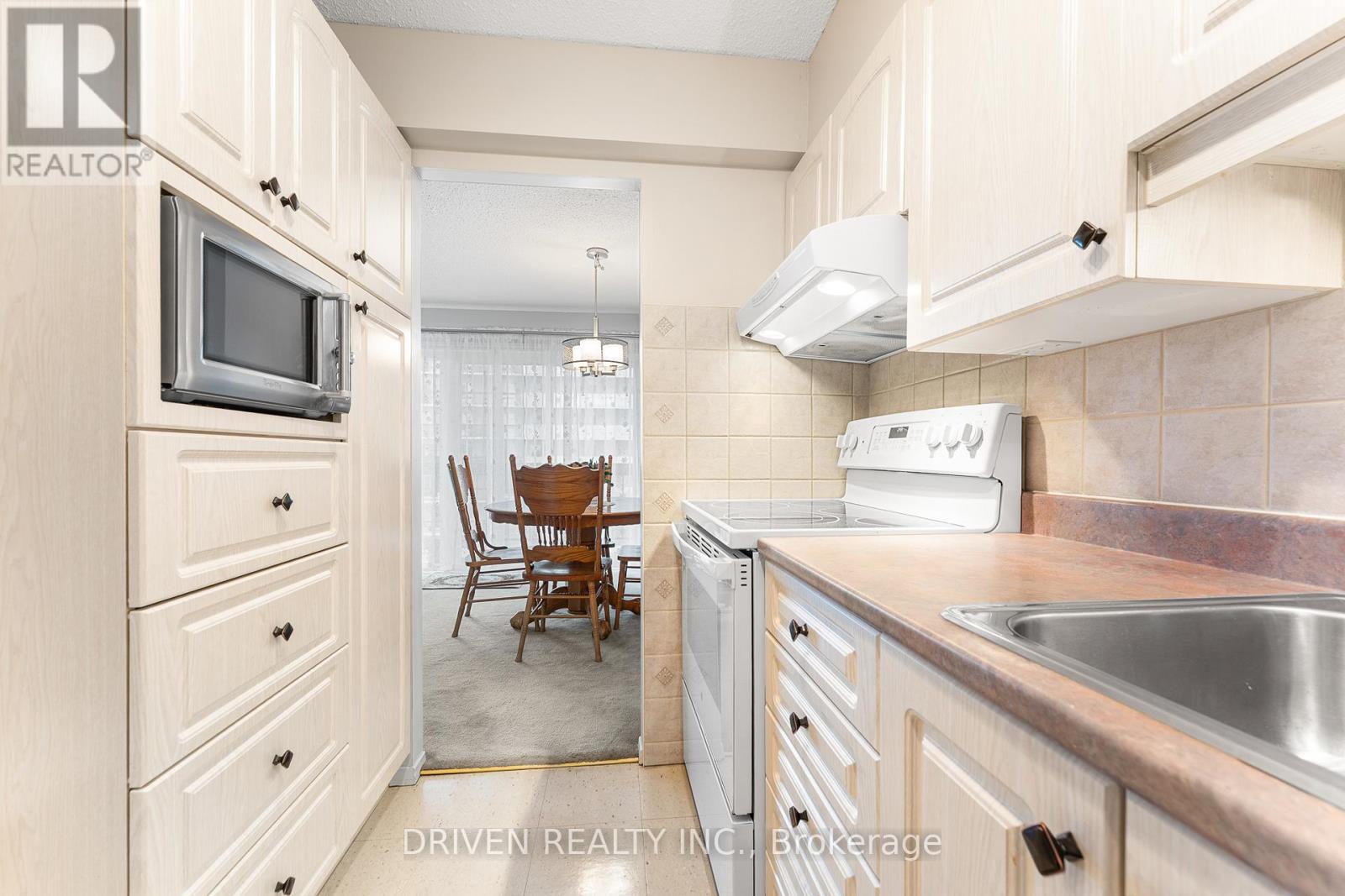 404 - 158 A Mcarthur Avenue, Ottawa, Ontario  K1L 7E7 - Photo 8 - X12936964