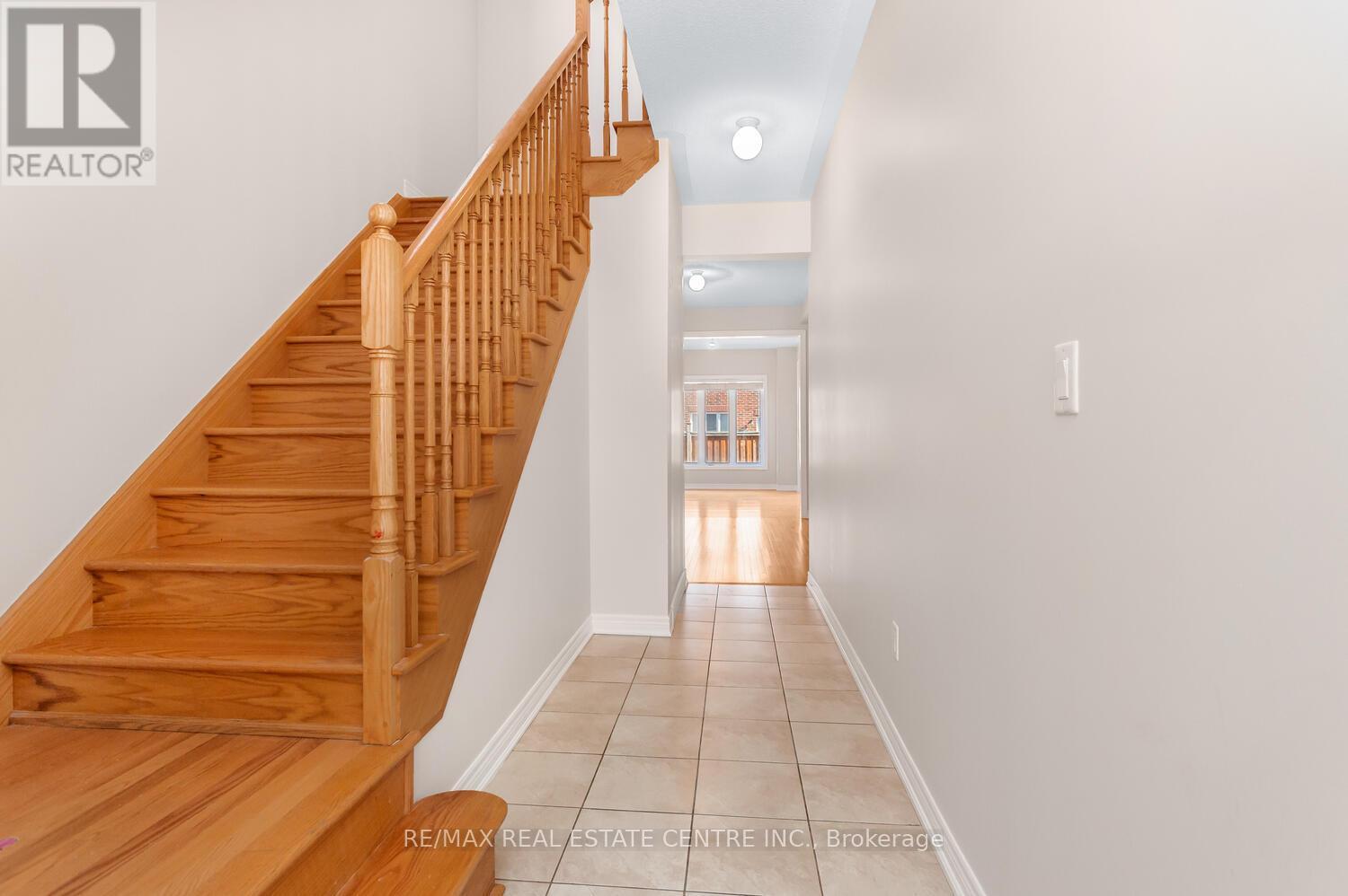 64 Yardley Crescent S, Brampton, Ontario  L6X 5L7 - Photo 2 - W12921744