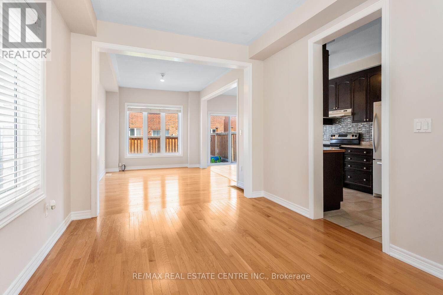 64 Yardley Crescent S, Brampton, Ontario  L6X 5L7 - Photo 4 - W12921744