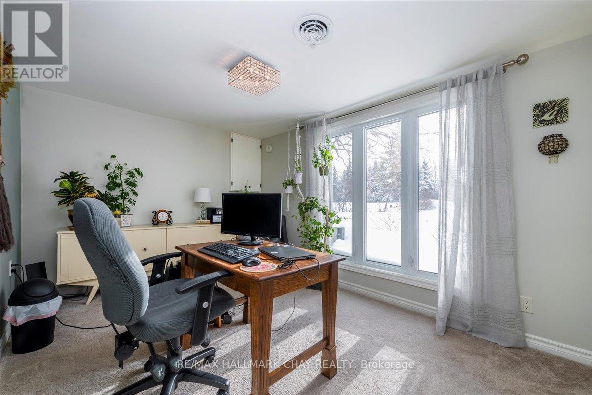 3302 Innisfil Beach Road, Innisfil, Ontario  L9S 4C7 - Photo 15 - N12936988