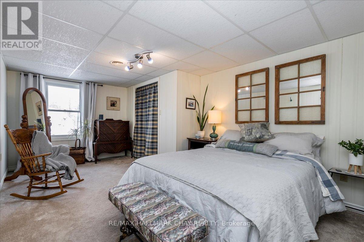 3302 Innisfil Beach Road, Innisfil, Ontario  L9S 4C7 - Photo 16 - N12936988