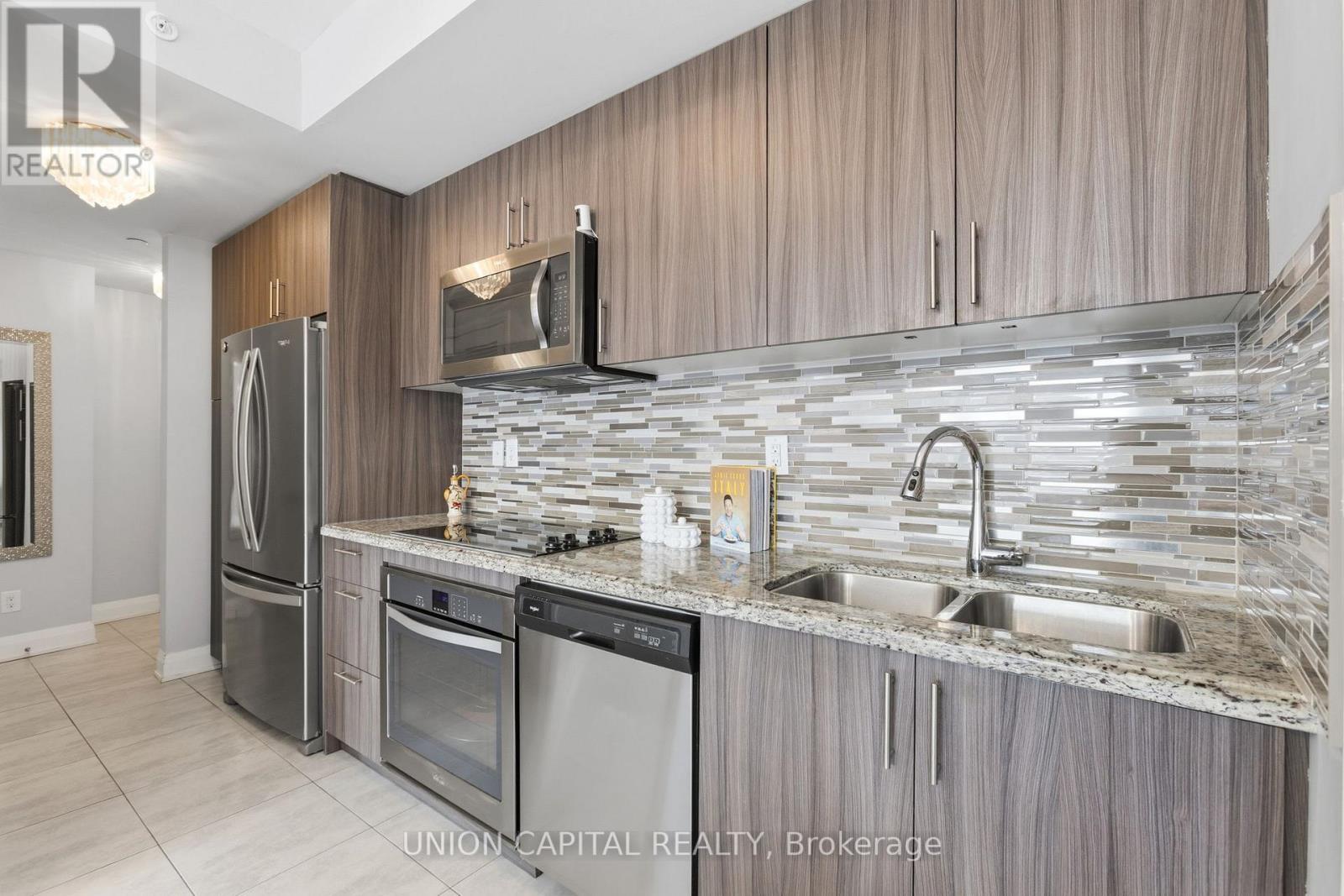 412 - 112 Woodbridge Avenue, Vaughan, Ontario  L4L 2S7 - Photo 2 - N12937022