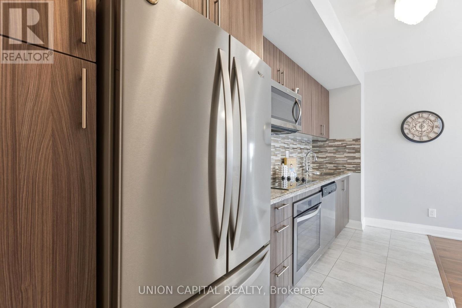 412 - 112 Woodbridge Avenue, Vaughan, Ontario  L4L 2S7 - Photo 3 - N12937022