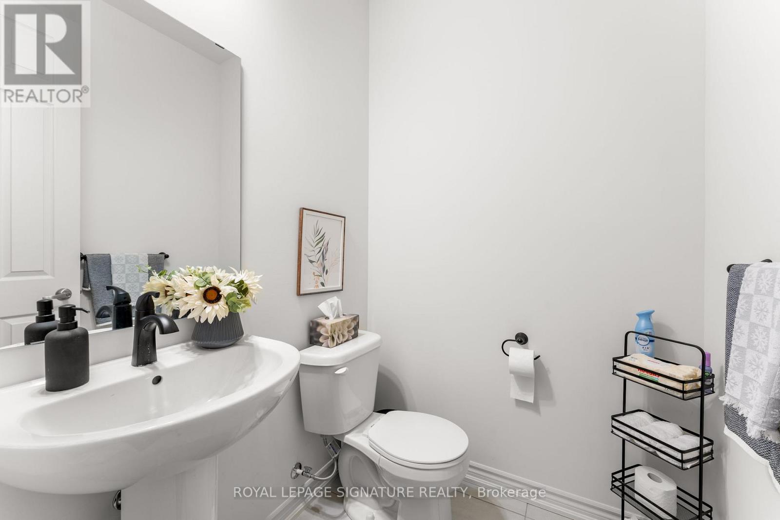 54 Sparrow Way, Adjala-Tosorontio (Colgan), Ontario  L0G 1W0 - Photo 2 - N12937056