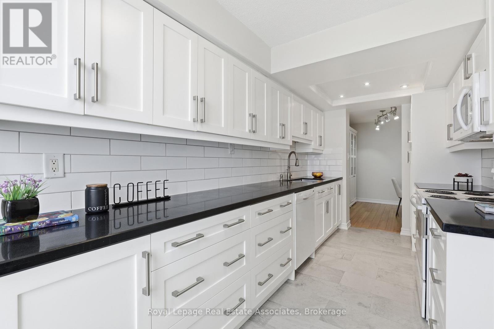 1401 - 10 Malta Avenue, Brampton, Ontario  L6Y 4G6 - Photo 2 - W12937032