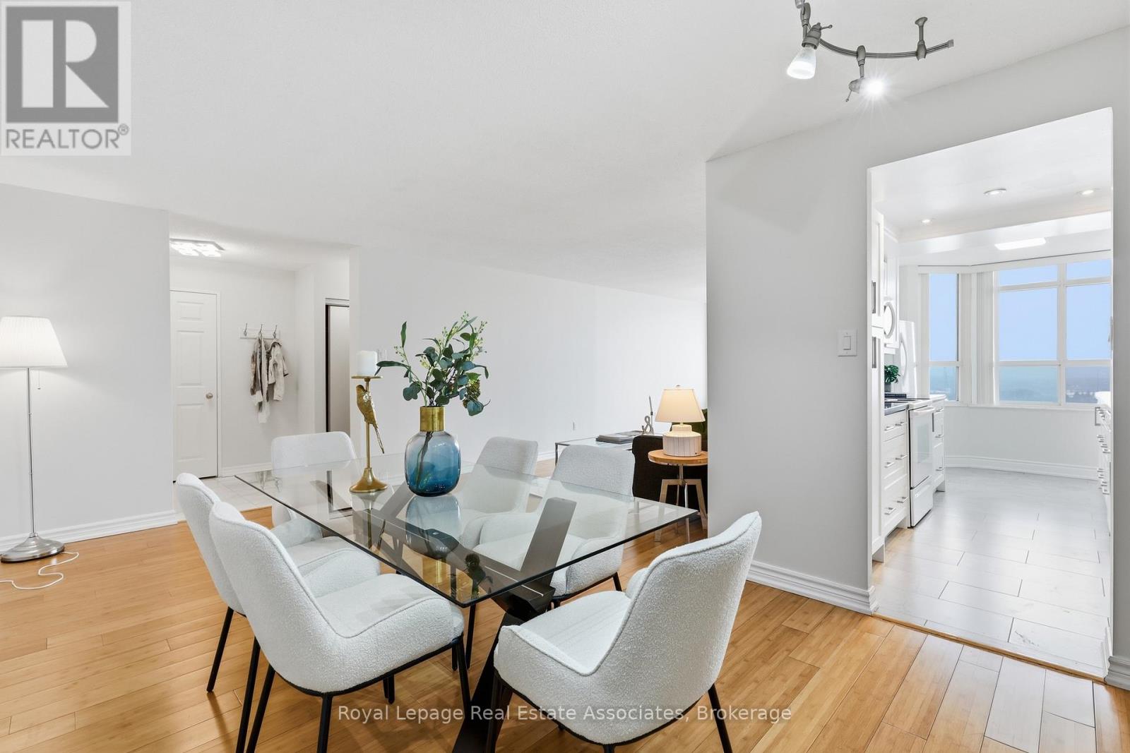 1401 - 10 Malta Avenue, Brampton, Ontario  L6Y 4G6 - Photo 4 - W12937032