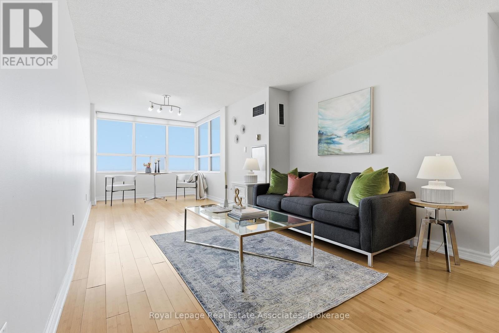 1401 - 10 Malta Avenue, Brampton, Ontario  L6Y 4G6 - Photo 6 - W12937032