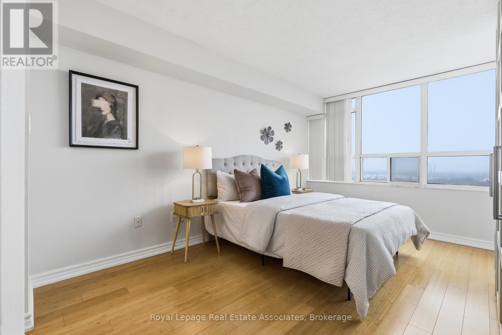 1401 - 10 Malta Avenue, Brampton, Ontario  L6Y 4G6 - Photo 9 - W12937032