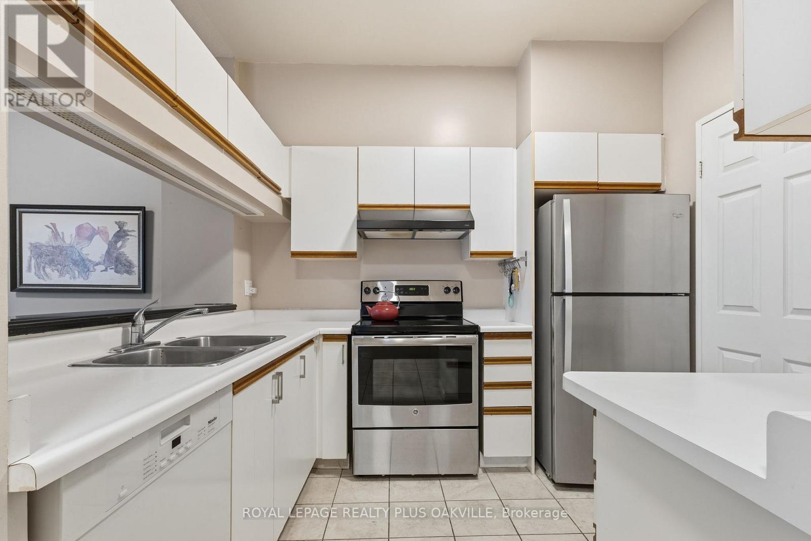 311 - 2511 Lakeshore Road W, Oakville, Ontario  L6L 6L9 - Photo 17 - W12937060